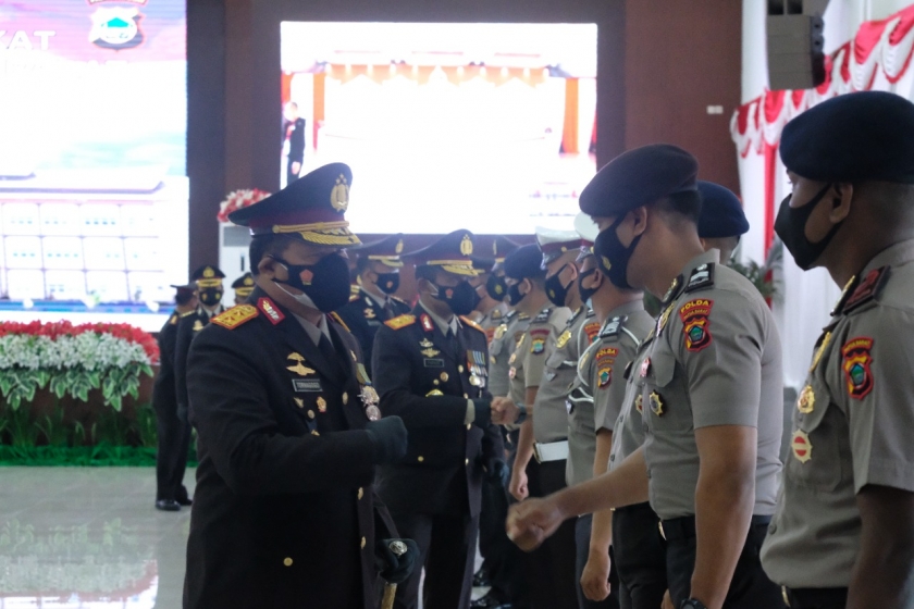295 Anggota Polda Papua Barat Naik Pangkat, Ini Pesan Kapolda. [Foto: Polda Papua Barat]