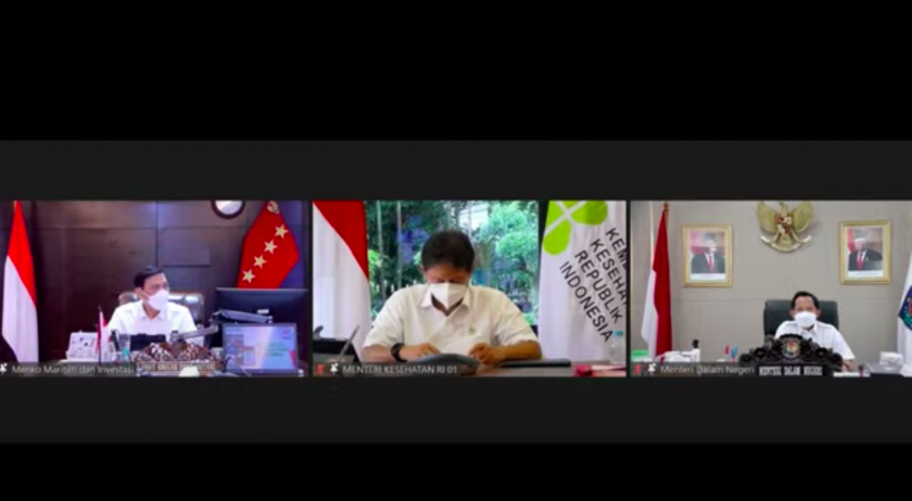 Menko Marinves, Menkes, dan Mendagri memberikan keterangan pers mengenai implementasi PPKM Darurat, secara virtual, Kamis (01/07/2021). (Sumber: Setkab/Tangkapan Layar YouTube Kemenko Marves RI)