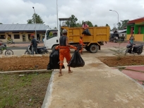 Tempuh Jarak 30 KM, Perusda Bintuni Berkomitmen Bersihkan Pasar SP-4. [Foto: JP/MW]