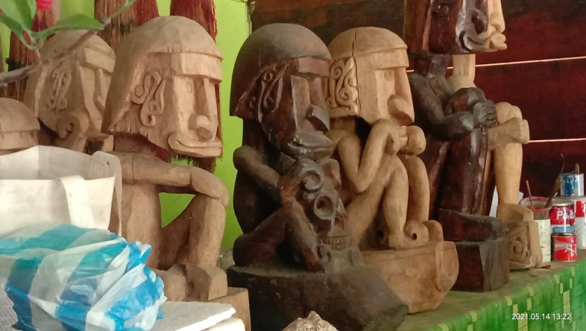 Pengrajin Lokal Bintuni Keluhkan Tak Ada Pembeli Saat Pandemi. [Foto: JP/MW]