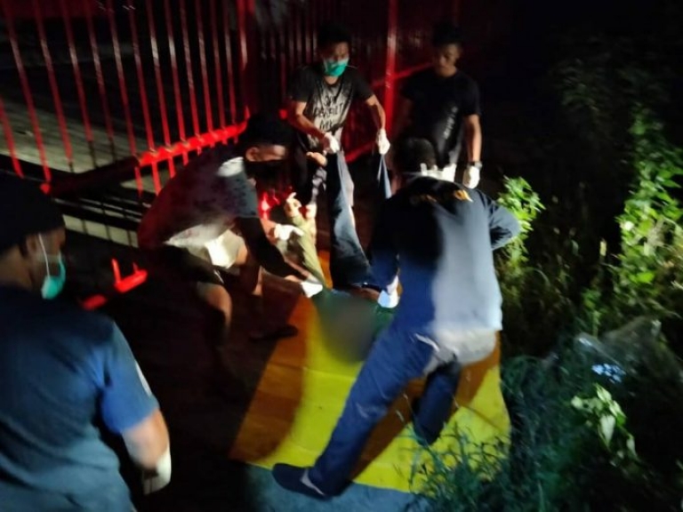 Praktekan Buang Air Kecil di Jembatan Youtefa, Seorang Pria Terjatuh dan Meninggal Dunia. [Foto: Polresta Jayapura Kota]