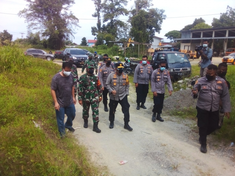 TNI-Polri Bantu Pemenuhan Oksigen Bagi Pasien Covid-19 di Papua Barat. [Foto: JP/Rolly]