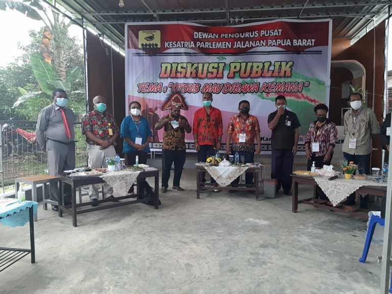 DPP Parjal Gelar Diskusi Publik Bahas UU Otsus Papua di Manokwari. [Foto: JP/WRP]