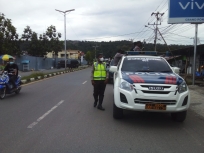 Polres Manokwari Imbau Pedagang dan Warga Patuhi PPKM Darurat. [Foto: JP/Rolly]