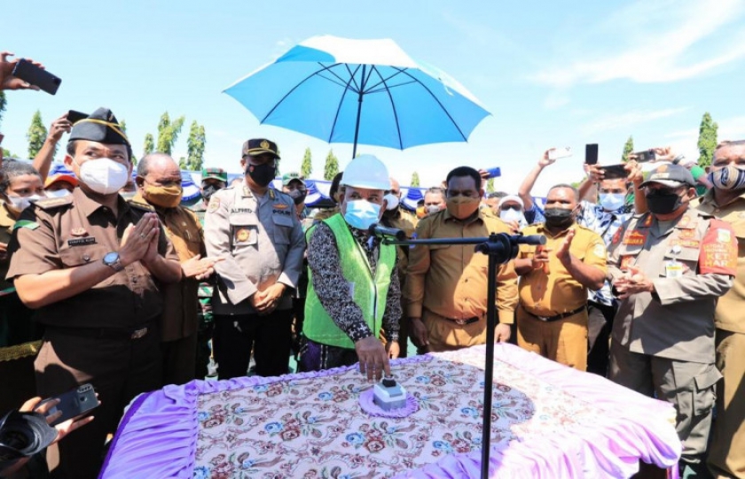 Gubernur Enembe Canangkan Pembangunan 5 Gedung Perkantoran. [Foto: Pemprov Papua]