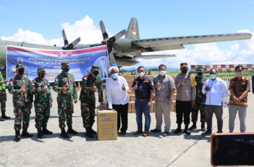 Panglima TNI Kirim Bantuan Oksigen dan Ribuan Alkes ke Papua. [Foto: Puspen TNI]