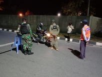 Polres Mimika Laksanakan Penyekatan PPKM di 10 Titik. [Foto: tribratanews]