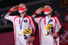 Pasangan Greysia Polii/Apriyani Rahayu mengukir sejarah di Olimpiade 2020 Tokyo. [Foto: NOCIndonesia]