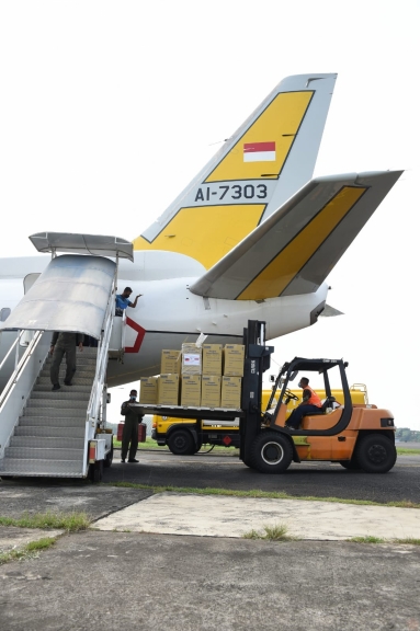 TNI Kirim Bantuan Alat Kesehatan ke Papua. [Foto: Puspen TNI]