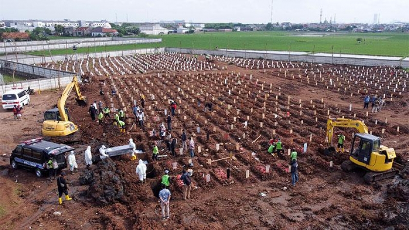 Ilustrasi Pemakaman Covid-19 di Jakarta, Kamis, 24 Juni 2021. [Foto: REUTERS/Willy Kurniawan]