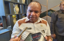 Asisten Bidang Pemerintahan Setda Provinsi Papua Doren Wakerkwa. [Foto: Pemprov Papua]