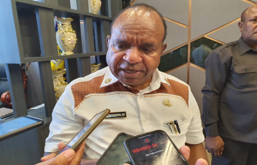 Asisten Bidang Pemerintahan Setda Provinsi Papua Doren Wakerkwa. [Foto: Pemprov Papua]