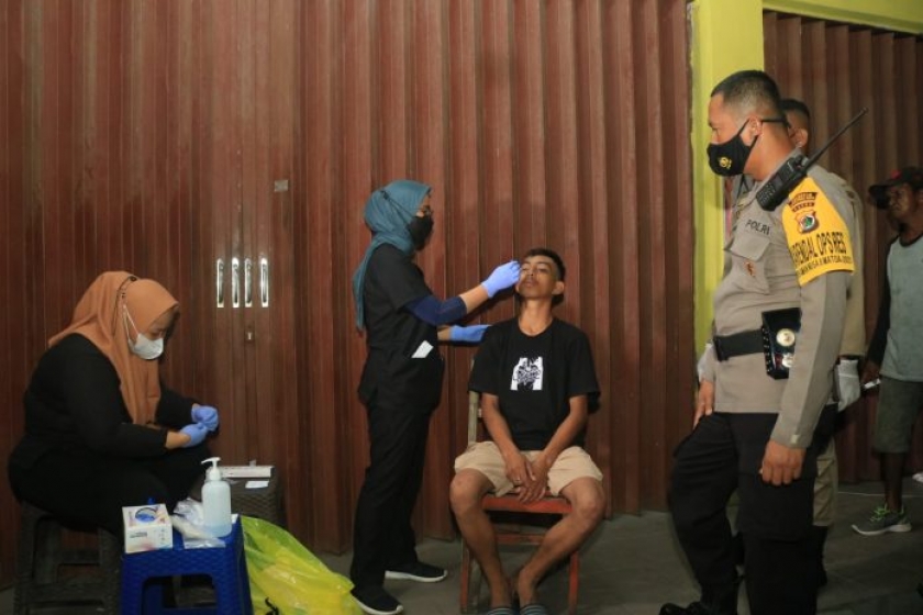 Satgas Covid-19 Kota Jayapura Temukan Satu Warga Positif Saat Operasi Yustisi. [Foto: Polresta Jayapura Kota]