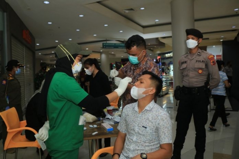  Operasi Yusitisi di Mal Jayapura, 3 Orang Positif Covid-19 Tes Antigen. [Foto: Polresta Jayapura Kota]