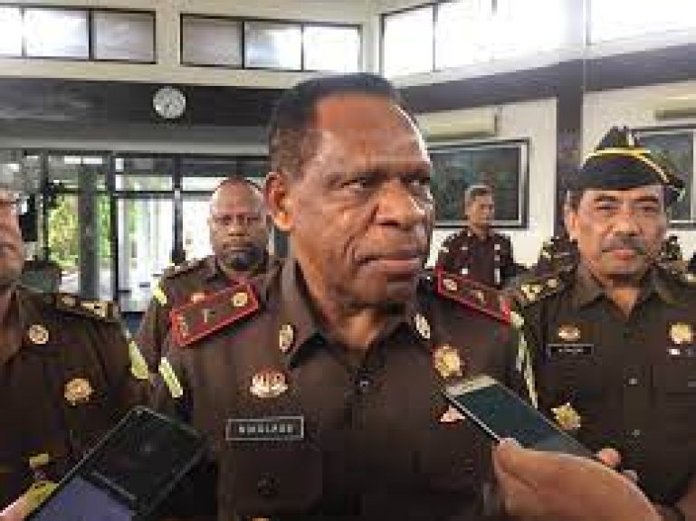 Kepala Kejaksaan Tinggi Papua Nikolaus Kondomo. [Foto: ist]