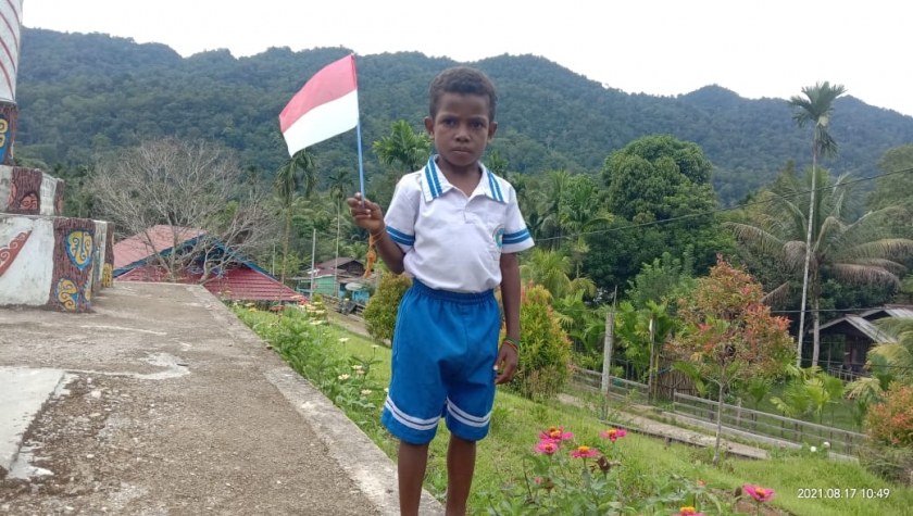 Regen Waney, siswa TK di Tanah Rorandey Kampung Idoor Distrik Wamesa Teluk Bintuni. [Foto: JP/MW]