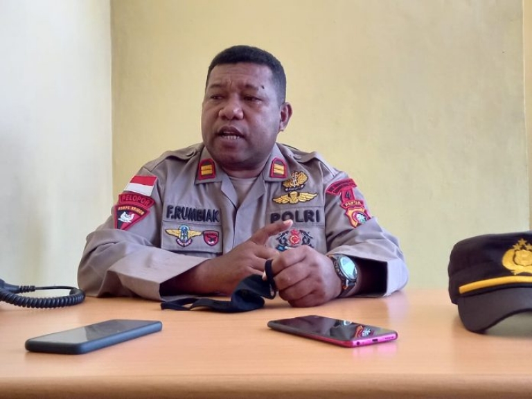 Kapolsek Heram, Iptu Frengky Rumbiak