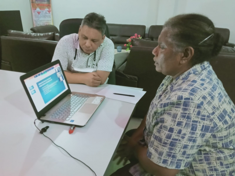 Presentasi tim ahli STIH Manokwari dengan DPR Papua Barat secara virtual, Senin (16/8). [Foto: WRP]