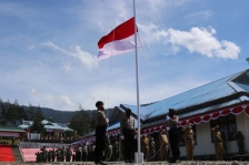 Upacara HUT Kemerdekaan RI ke-76 di Ilaga Puncak Berjalan Aman. [Foto: tribratanews]