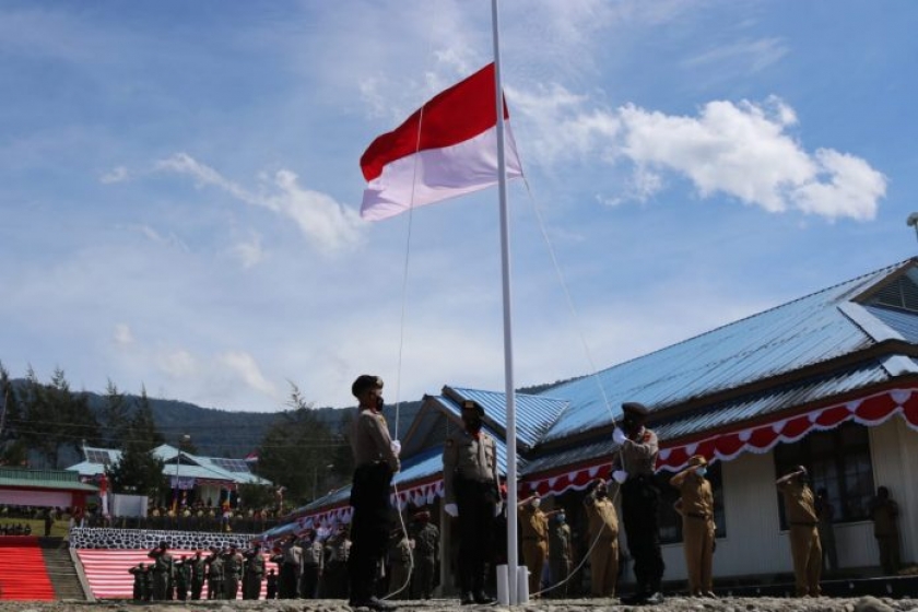 Upacara HUT Kemerdekaan RI ke-76 di Ilaga Puncak Berjalan Aman. [Foto: tribratanews]