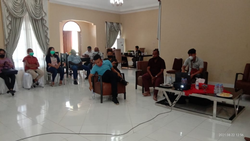 Direktur Perusda Bintuni Diskusi Gagasan Bisnis dengan Stafsus Presiden. [Foto: JP/MW]