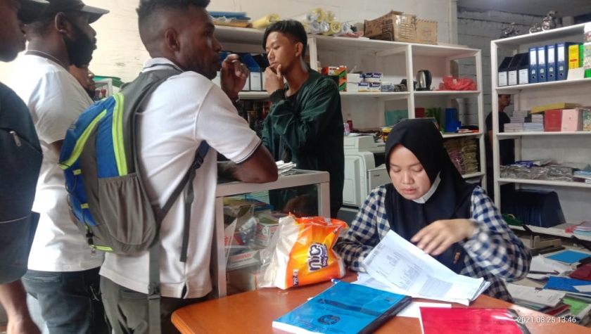 Kontraktor Lokal Bintuni Keluhkan Proses Pencairan Paket Pekerjaan Masyarakat. [Foto: JP/MW]