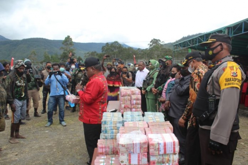Ditandai Perjanjian Damai, Perang Suku di Puncak Jaya Berakhir. [Foto: ist]