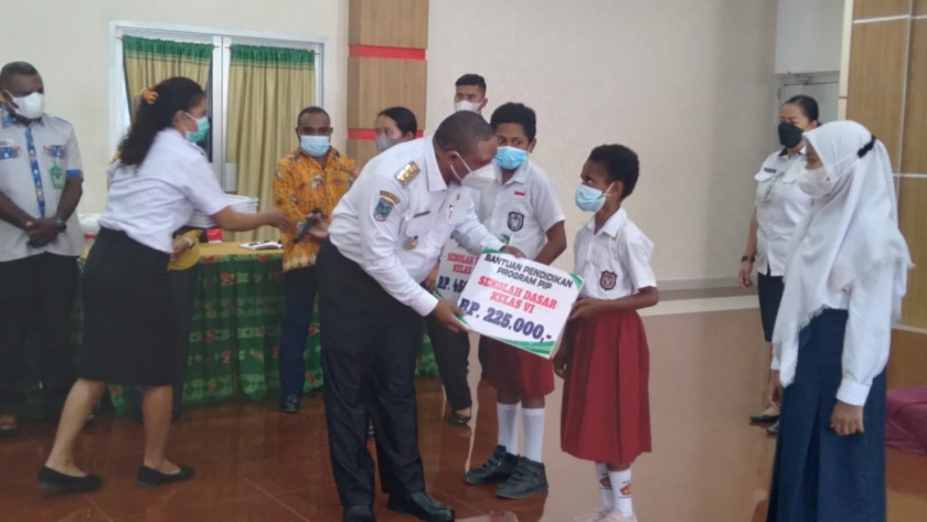 Bupati Indou: Aspirasi Robert Kardinal Jawab Kebutuhan Pelajar.