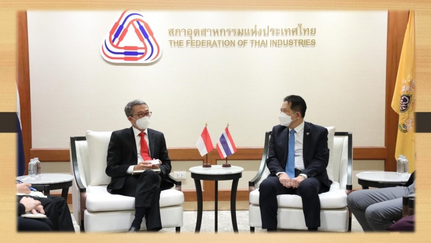 Pertemuan Duta Besar Indonesia untuk Thailand, Rachmat Budiman dan Ketua Federation of Thai Industries (FTI). [Foto: Kemlu]