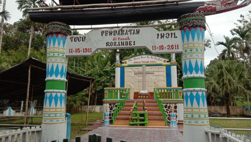 Warga Lakukan Persiapan Jelang Peringatan HUT Pendaratan Injil di Idoor. [Foto: JP/MW]