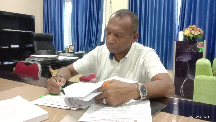 Direktur Perusda Bintuni Maju Mandiri, Max Samaduda.