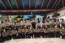 Polri Kirim 100 Resimen Vaksinator Covid-19 ke PON XX Papua . [Foto: Humas Polri]