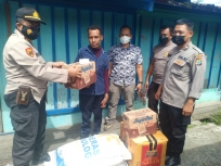 Polres Manokwari Berikan Bantuan Kepada Personel Korban Kebakaran.
