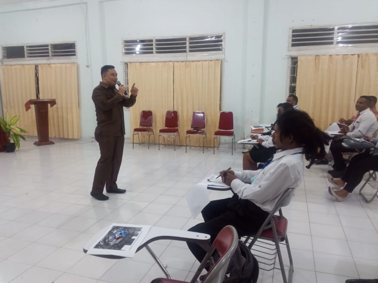 Hari Pertama, Peserta PKPA Peradi Manokwari Terima 3 Materi.