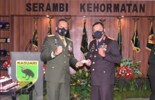 Kodam XVIII/Kasuari Gelar Ramah Tamah dan Syukuran HUT TNI Ke-76.