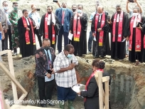 Rumah Jabatan Bakal Klasis GKI Malamoi Sorong Mulai Dibangun. [Foto: Diskominfo Kabupaten Sorong]
