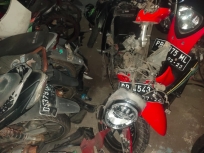 Kecelakaan di Jalan S Condronegoro Manokwari, Sabtu (9/10). [Foto: JP/Rolly]