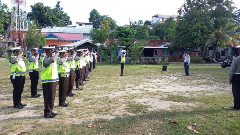 Apel Pagi Satlantas Polres Manokwari dan Dishub Guna Pengaturan Tertib Lalu Lintas, Selasa (12/10). [Foto: JP/Rolly]