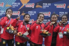 Kalahkan Jabar, Tim Sepak Bola Putri Papua Sabet Medali Emas PON. [Foto: Antara]