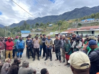 John Gobai Minta TNI-Polri Ungkap Motif Penangkapan Sem Kobogau.