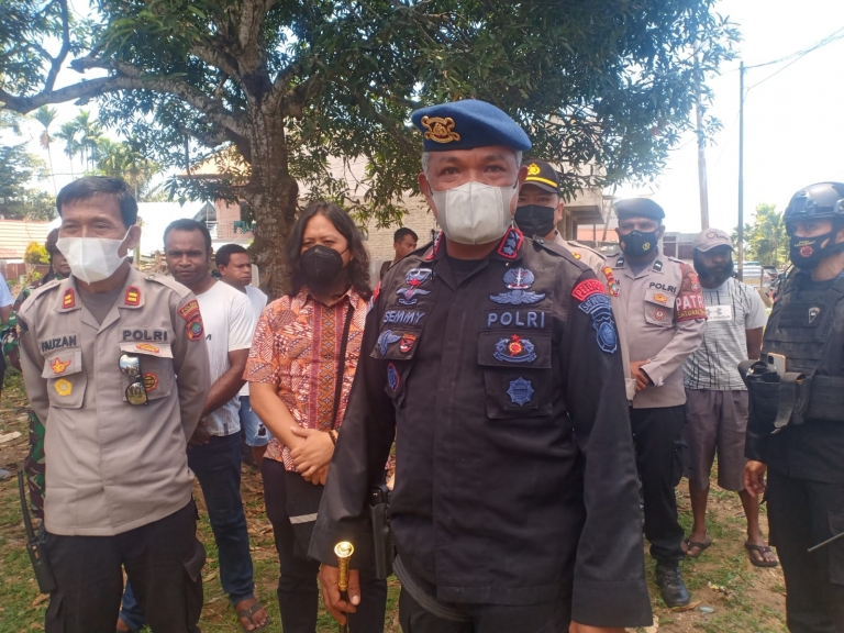 Dansat Brimob Polda Papua Barat Semmy Ronny Thabaa.