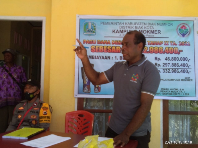 Pj. Kepala Kampung Mokmer Biak, Ismail Ayomi. [Foto: JP/LR]