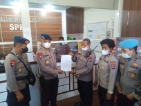 Dansat Brimob Polda Papua Barat Buat Laporan Polisi ke Polres Manokwari. 
