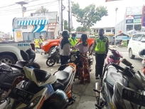 Tak Disiplin Gunakan Helm Dominasi Pelanggaran Lalulintas di Manokwari. [Foto: JP/Rolly]