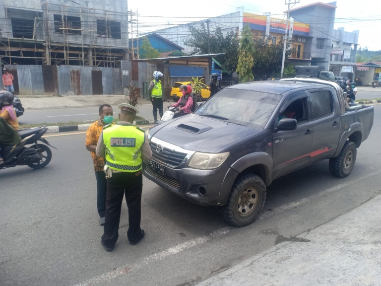 Tertib Lalu Lintas di Jalan Trikora, Satlantas Tilang 7 Pengendara. [Foto: JP/Rolly]
