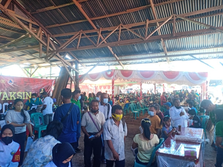 Gandeng Keluarga Besar Kawanua, Polda Papua Barat Gelar Vaksinasi Covid-19. [Foto: JP/Rolly]