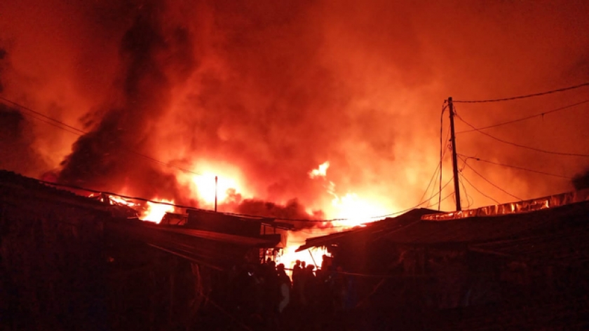 Kebakaran Hebat Pasar Wosi Manokwari, Minggu (24/10) malam. [Foto: ist]