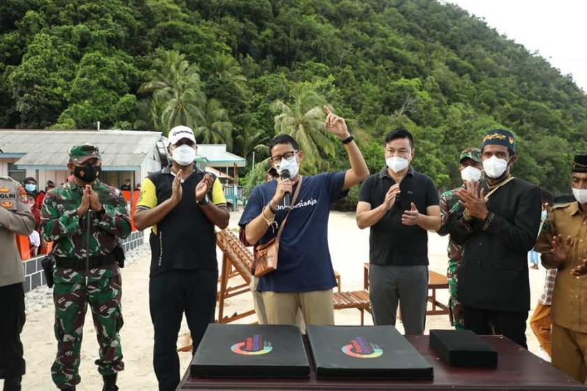 Janji Sandiaga di Namatoa, Hadirkan BTS dan Gratis Paket Internet 1 Tahun. [Foto: Humas Pemda Kaimana]