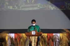 Menteri Pariwisata dan Ekonomi Kreatif (Menparekraf) Sandiaga Uno saat menghadiri pembukaan Konferensi Besar Masyarakat Adat Papua (KBMAP) ke-IV di GOR Kaimana, Papua Barat, Senin (25/10). [Foto: Humas Pemda Kaimana]