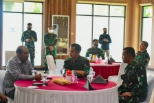 Waket DPD RI Bahas Geostrategi Maluku dengan Pangdam Pattimura. [Foto: DPD RI]